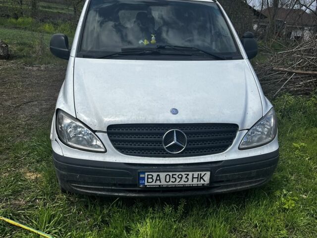 Белый Мерседес Вито, объемом двигателя 2.1 л и пробегом 323 тыс. км за 6500 $, фото 1 на Automoto.ua