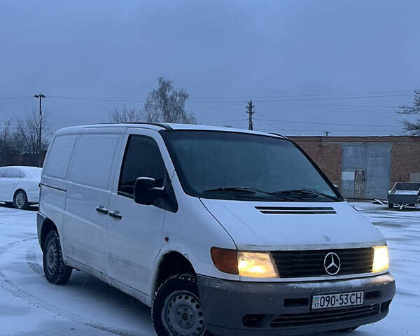 Белый Мерседес Вито, объемом двигателя 2.3 л и пробегом 397 тыс. км за 3000 $, фото 1 на Automoto.ua