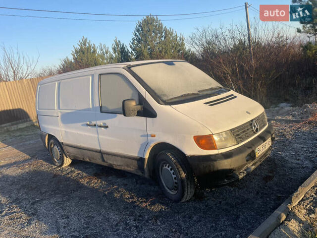 Белый Мерседес Вито, объемом двигателя 2.3 л и пробегом 457 тыс. км за 2400 $, фото 1 на Automoto.ua