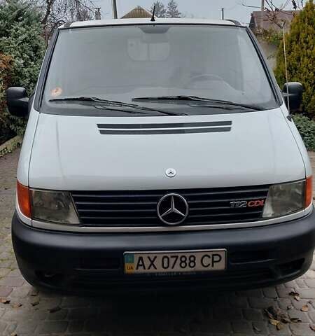 Белый Мерседес Вито, объемом двигателя 2.2 л и пробегом 198 тыс. км за 4700 $, фото 1 на Automoto.ua