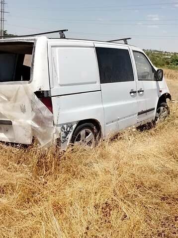 Белый Мерседес Вито, объемом двигателя 2.15 л и пробегом 370 тыс. км за 1400 $, фото 1 на Automoto.ua