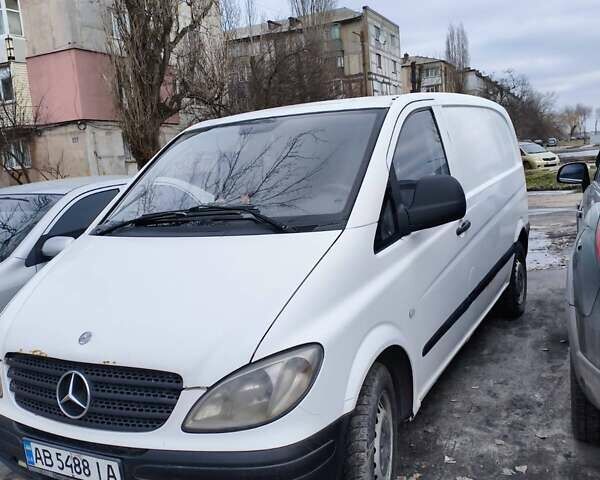 Білий Мерседес Віто, об'ємом двигуна 2.15 л та пробігом 396 тис. км за 4800 $, фото 1 на Automoto.ua