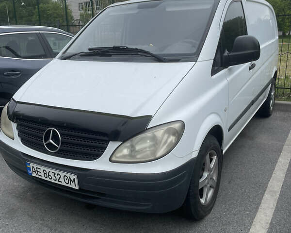 Білий Мерседес Віто, об'ємом двигуна 2.15 л та пробігом 355 тис. км за 6700 $, фото 1 на Automoto.ua