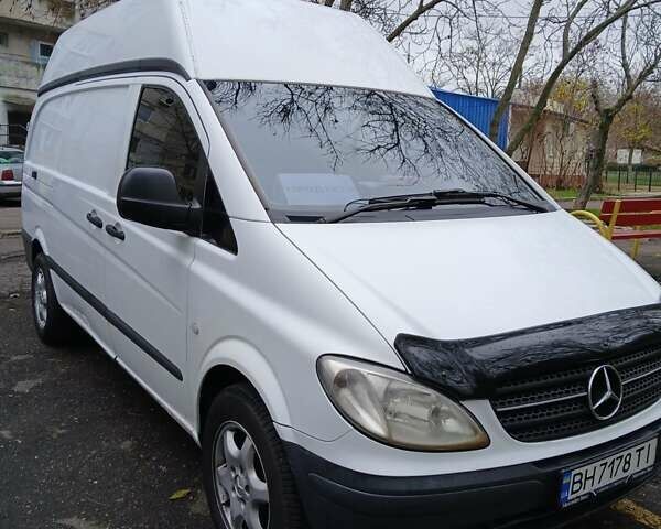 Белый Мерседес Вито, объемом двигателя 2.15 л и пробегом 570 тыс. км за 7500 $, фото 1 на Automoto.ua