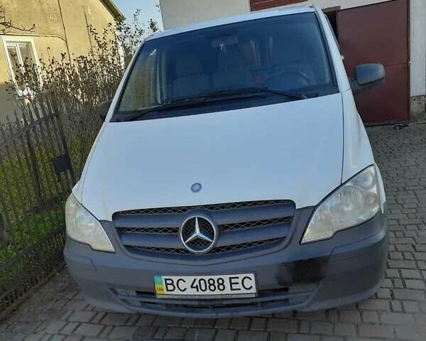 Белый Мерседес Вито, объемом двигателя 2.14 л и пробегом 456 тыс. км за 8000 $, фото 1 на Automoto.ua