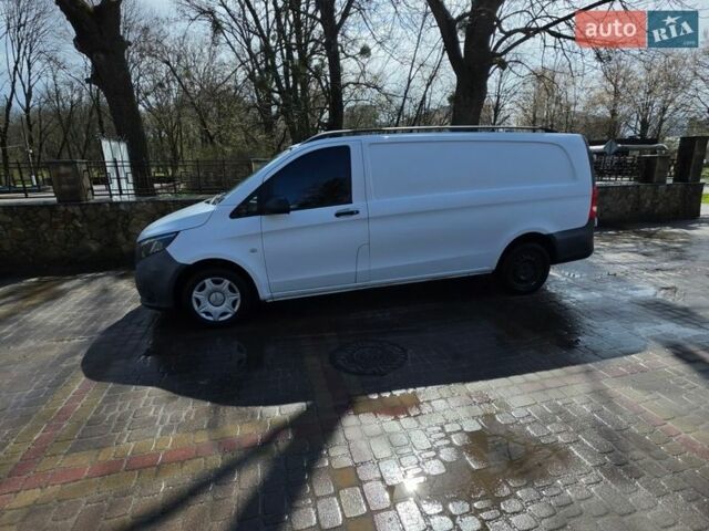 Белый Мерседес Вито, объемом двигателя 2.14 л и пробегом 294 тыс. км за 12900 $, фото 1 на Automoto.ua