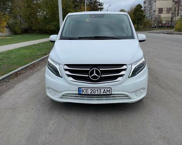 Белый Мерседес Вито, объемом двигателя 1.6 л и пробегом 250 тыс. км за 18000 $, фото 1 на Automoto.ua