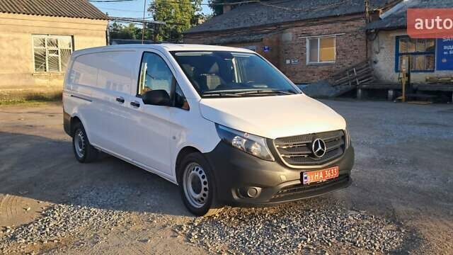 Белый Мерседес Вито, объемом двигателя 2.14 л и пробегом 319 тыс. км за 18990 $, фото 1 на Automoto.ua
