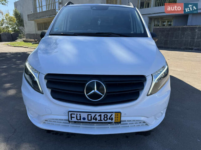Белый Мерседес Вито, объемом двигателя 2.14 л и пробегом 183 тыс. км за 23499 $, фото 1 на Automoto.ua