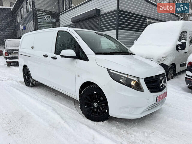 Белый Мерседес Вито, объемом двигателя 2.14 л и пробегом 230 тыс. км за 20000 $, фото 1 на Automoto.ua