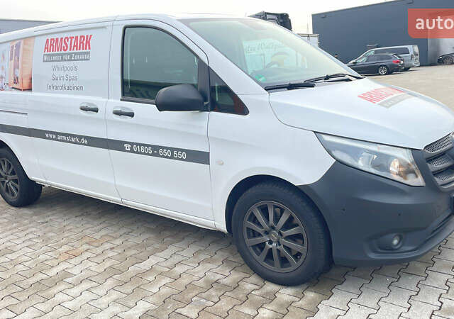 Белый Мерседес Вито, объемом двигателя 1.95 л и пробегом 202 тыс. км за 23531 $, фото 1 на Automoto.ua