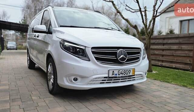 Белый Мерседес Вито, объемом двигателя 2 л и пробегом 209 тыс. км за 24399 $, фото 1 на Automoto.ua