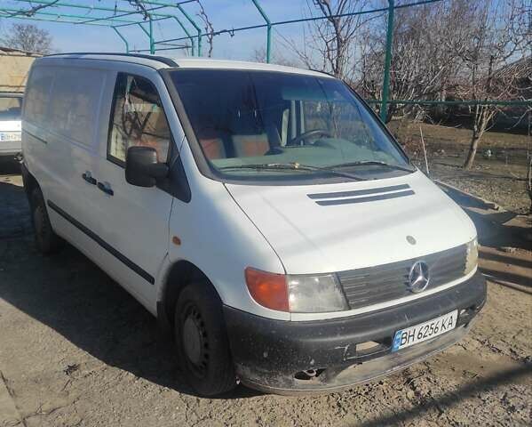 Белый Мерседес Вито, объемом двигателя 2.3 л и пробегом 490 тыс. км за 2500 $, фото 1 на Automoto.ua