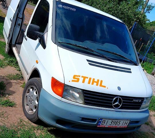 Белый Мерседес Вито, объемом двигателя 2.3 л и пробегом 350 тыс. км за 3500 $, фото 1 на Automoto.ua