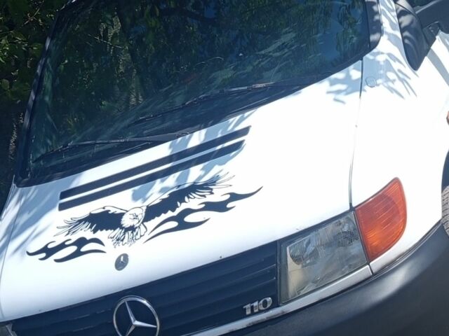 Белый Мерседес Вито, объемом двигателя 2.3 л и пробегом 500 тыс. км за 4300 $, фото 1 на Automoto.ua