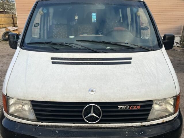 Белый Мерседес Вито, объемом двигателя 2.2 л и пробегом 270 тыс. км за 2000 $, фото 1 на Automoto.ua