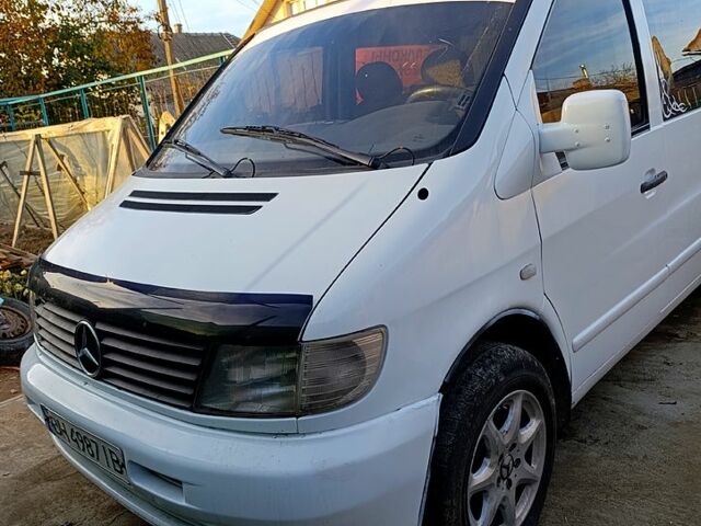Белый Мерседес Вито, объемом двигателя 2.1 л и пробегом 469 тыс. км за 2800 $, фото 1 на Automoto.ua