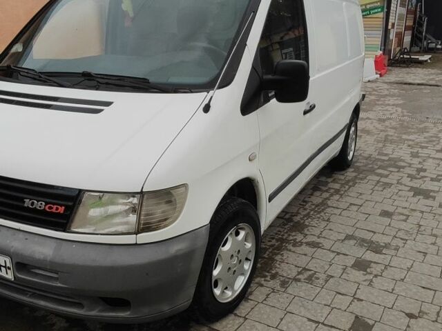 Белый Мерседес Вито, объемом двигателя 2.2 л и пробегом 301 тыс. км за 3500 $, фото 1 на Automoto.ua