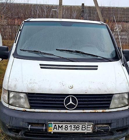 Білий Мерседес Віто, об'ємом двигуна 2.1 л та пробігом 500 тис. км за 4000 $, фото 1 на Automoto.ua