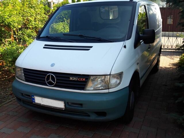 Белый Мерседес Вито, объемом двигателя 2.2 л и пробегом 314 тыс. км за 3544 $, фото 1 на Automoto.ua