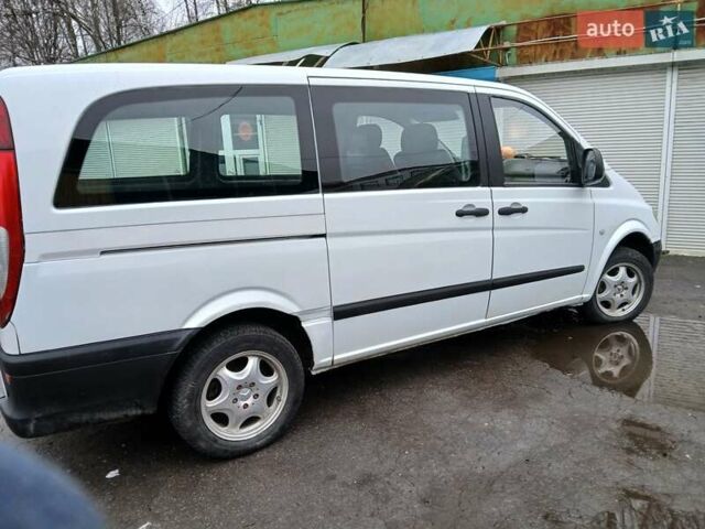 Белый Мерседес Вито, объемом двигателя 2.2 л и пробегом 300 тыс. км за 5300 $, фото 1 на Automoto.ua