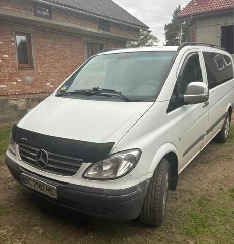 Белый Мерседес Вито, объемом двигателя 2.2 л и пробегом 400 тыс. км за 4200 $, фото 1 на Automoto.ua