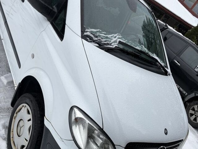 Белый Мерседес Вито, объемом двигателя 2.2 л и пробегом 240 тыс. км за 6398 $, фото 1 на Automoto.ua