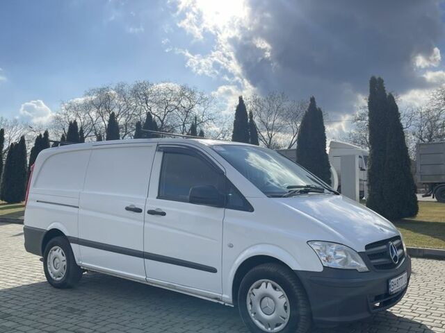 Белый Мерседес Вито, объемом двигателя 2.1 л и пробегом 300 тыс. км за 10800 $, фото 1 на Automoto.ua