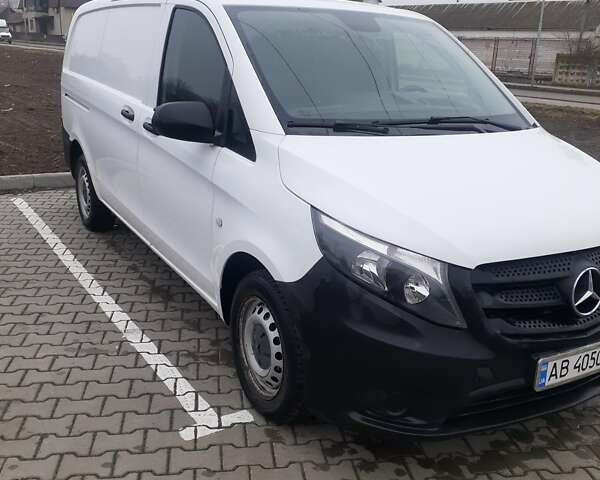 Белый Мерседес Вито, объемом двигателя 1.6 л и пробегом 135 тыс. км за 12999 $, фото 1 на Automoto.ua