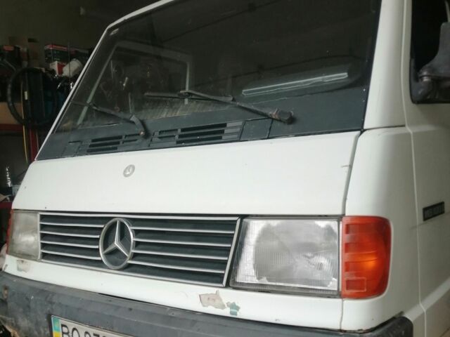 Белый Мерседес Вито, объемом двигателя 0 л и пробегом 500 тыс. км за 1500 $, фото 1 на Automoto.ua