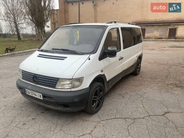 Белый Мерседес Вито, объемом двигателя 2.3 л и пробегом 497 тыс. км за 3500 $, фото 1 на Automoto.ua