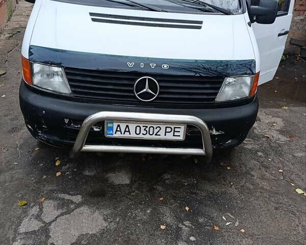 Белый Мерседес Вито, объемом двигателя 2.3 л и пробегом 382 тыс. км за 3568 $, фото 1 на Automoto.ua