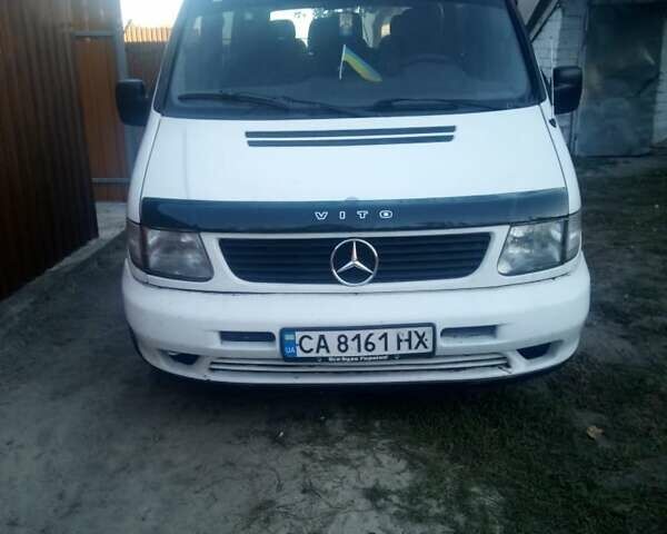 Белый Мерседес Вито, объемом двигателя 2.2 л и пробегом 367 тыс. км за 3750 $, фото 1 на Automoto.ua