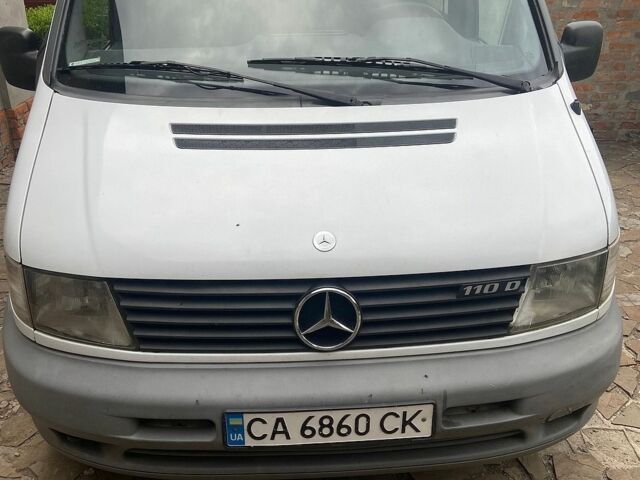 Белый Мерседес Вито, объемом двигателя 2.3 л и пробегом 415 тыс. км за 3800 $, фото 1 на Automoto.ua