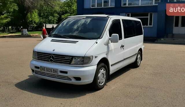 Белый Мерседес Вито, объемом двигателя 2.3 л и пробегом 323 тыс. км за 6000 $, фото 1 на Automoto.ua