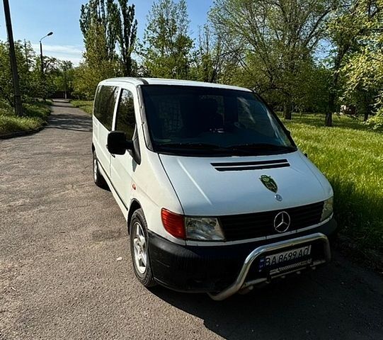 Белый Мерседес Вито, объемом двигателя 2.3 л и пробегом 300 тыс. км за 3300 $, фото 1 на Automoto.ua