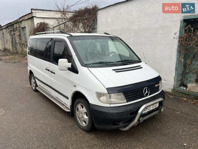 Белый Мерседес Вито, объемом двигателя 2.2 л и пробегом 500 тыс. км за 4700 $, фото 1 на Automoto.ua