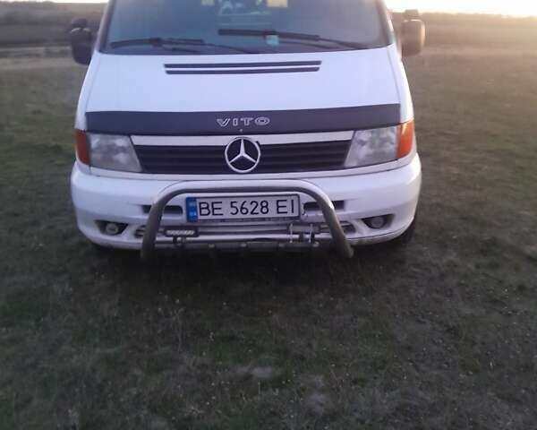 Белый Мерседес Вито, объемом двигателя 2.3 л и пробегом 285 тыс. км за 4300 $, фото 1 на Automoto.ua