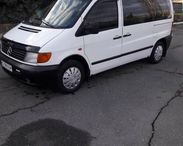 Белый Мерседес Вито, объемом двигателя 2.2 л и пробегом 300 тыс. км за 4300 $, фото 1 на Automoto.ua