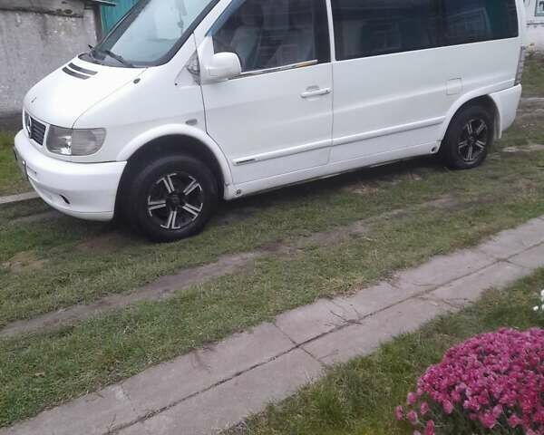 Белый Мерседес Вито, объемом двигателя 2.3 л и пробегом 405 тыс. км за 4500 $, фото 1 на Automoto.ua