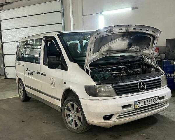 Белый Мерседес Вито, объемом двигателя 2.2 л и пробегом 367 тыс. км за 3500 $, фото 1 на Automoto.ua