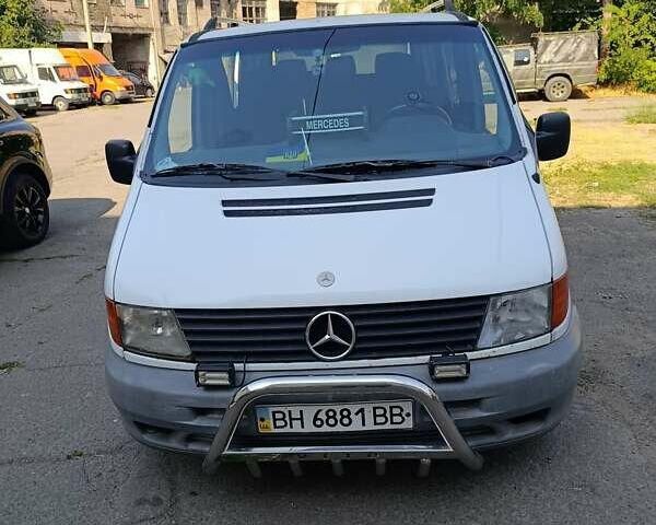 Белый Мерседес Вито, объемом двигателя 2.15 л и пробегом 360 тыс. км за 4600 $, фото 1 на Automoto.ua