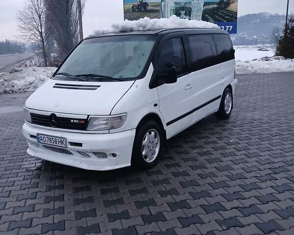 Белый Мерседес Вито, объемом двигателя 2.15 л и пробегом 400 тыс. км за 2750 $, фото 1 на Automoto.ua