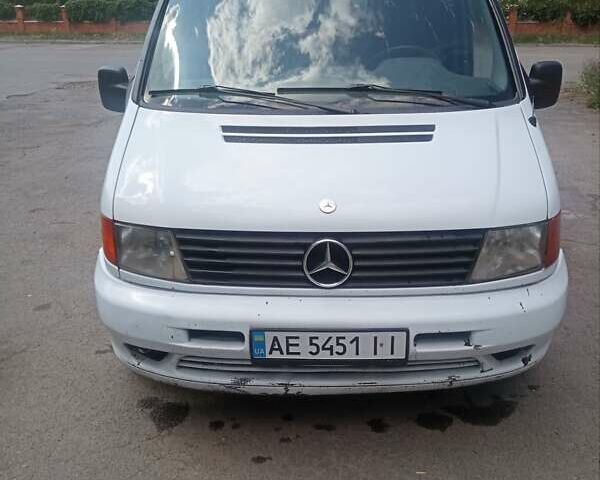 Белый Мерседес Вито, объемом двигателя 2.2 л и пробегом 475 тыс. км за 3800 $, фото 1 на Automoto.ua
