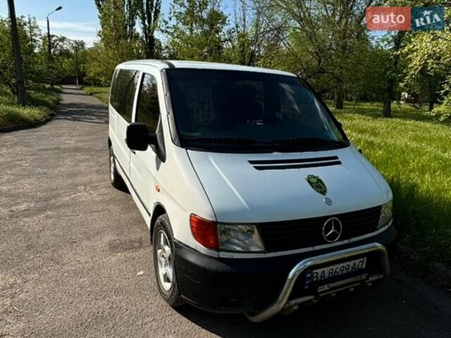 Белый Мерседес Вито, объемом двигателя 2.3 л и пробегом 300 тыс. км за 3000 $, фото 1 на Automoto.ua