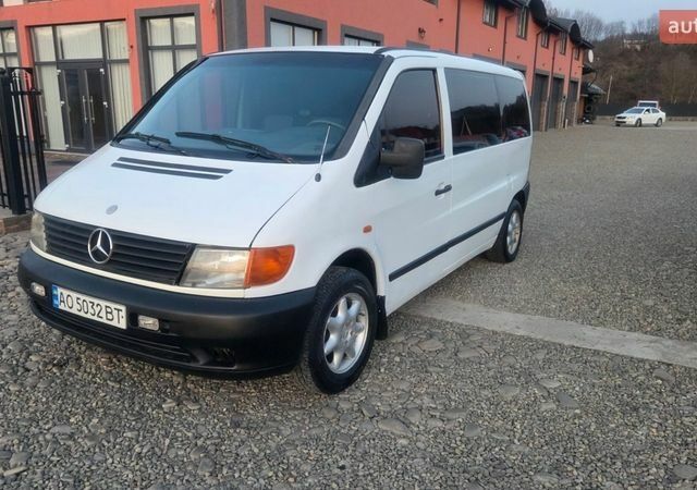 Белый Мерседес Вито, объемом двигателя 2.15 л и пробегом 225 тыс. км за 3450 $, фото 1 на Automoto.ua