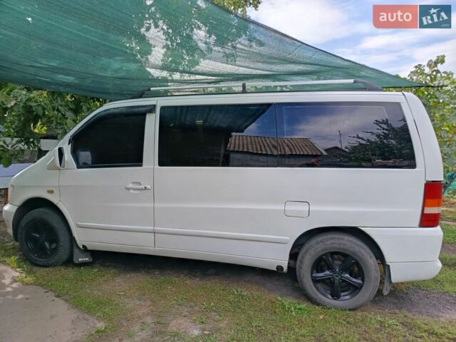 Белый Мерседес Вито, объемом двигателя 2.2 л и пробегом 550 тыс. км за 4000 $, фото 1 на Automoto.ua