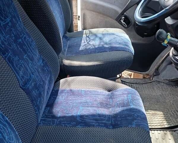 Белый Мерседес Вито, объемом двигателя 2.1 л и пробегом 450 тыс. км за 4000 $, фото 1 на Automoto.ua