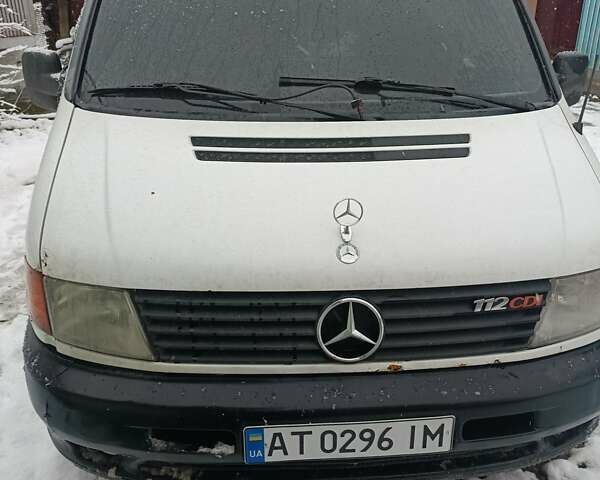 Белый Мерседес Вито, объемом двигателя 2.2 л и пробегом 345 тыс. км за 5200 $, фото 1 на Automoto.ua