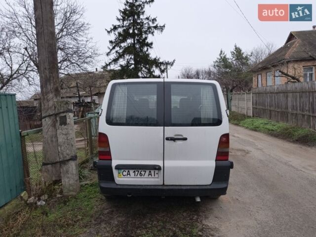 Білий Мерседес Віто, об'ємом двигуна 2.2 л та пробігом 323 тис. км за 4000 $, фото 1 на Automoto.ua